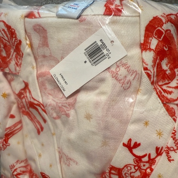 Old Navy Christmas Pajama Set - Picture 5 of 5